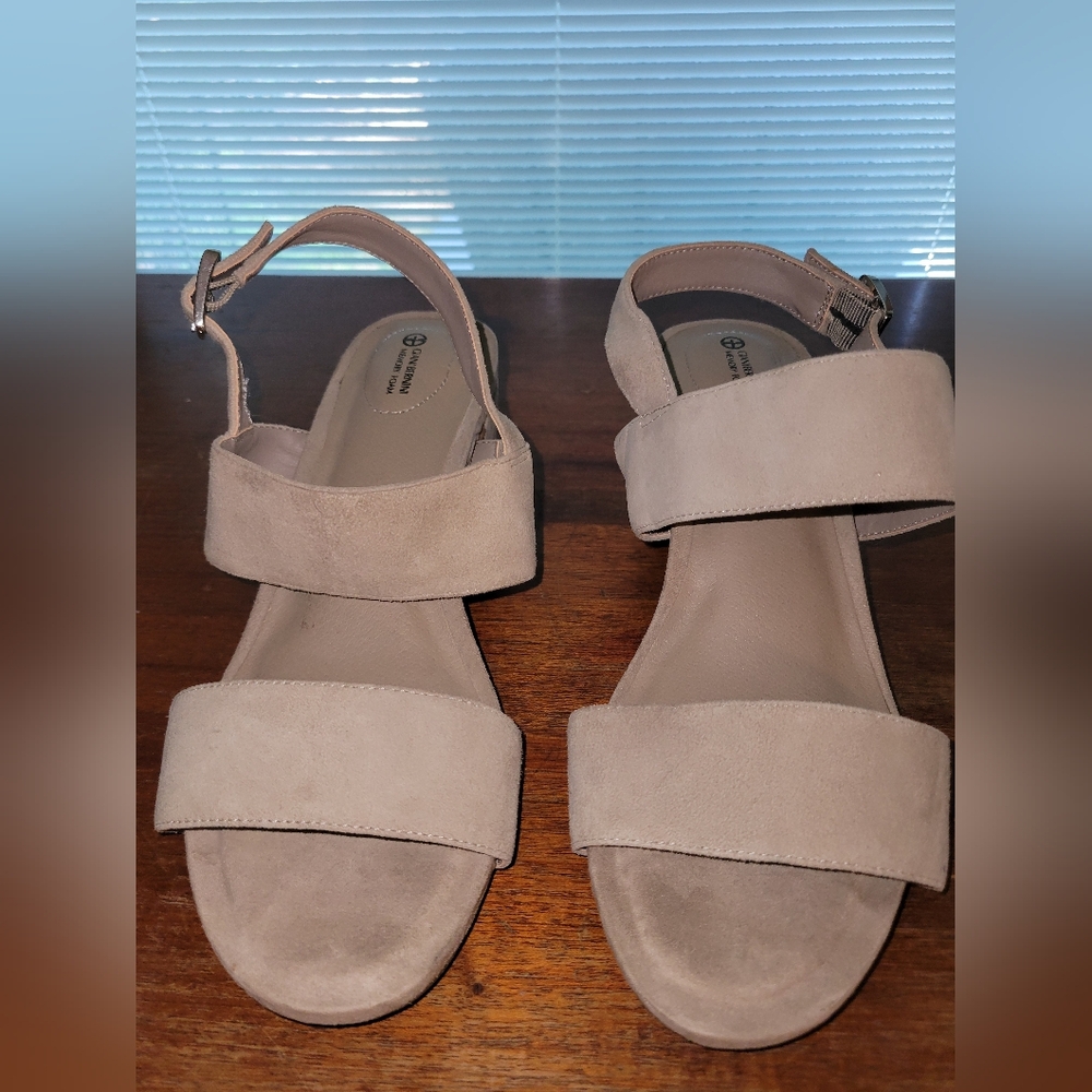 Giant Bernini Women's Beige Suede Block Heel Sandals Size 9M